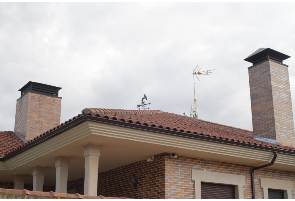 ⚔️ Veletas de Hierro vs. Veletas de Plástico: ¿Cuál Debes Comprar?